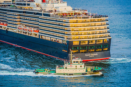 从横滨天空漫步伊丽莎白女王看到豪华船只水面邮轮海面车辆大船客船交通海浪世界旅行图片