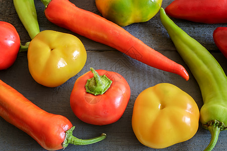 采摘不同种类的胡椒果实品种水平农业红色生食橙子团体辣椒黄色绿色图片