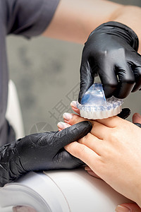 从指甲上刷扫修工的粉尘治疗锉刀工具美甲师手指沙龙化妆品顾客表皮刮刀图片