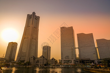 横滨米那托米拉伊市在观光船上看到景观建筑摩天大楼旅游建筑群景点天空海洋旅行美景图片