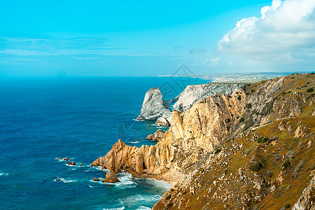 与悬崖的大西洋海景 大西洋海岸的视图在葡萄牙 夏天海岸线旅游海洋支撑场景高视角岩石蓝色鸟瞰图旅行图片