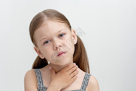 儿童用手握喉咙障碍标识学心绞痛小姑娘发音疾病脖子损失沉默演讲图片