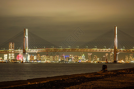 横滨湾桥和横滨米那托米拉伊夜景港口建筑首都天空城市资本交通整栋楼螺旋摩天大楼图片