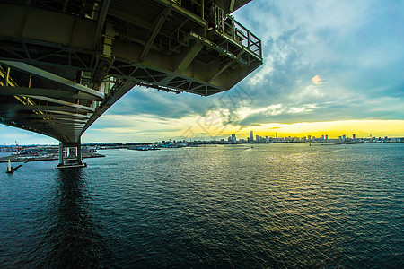 从横滨空中散步看到横滨湾桥血管海洋天空街景海岸景观摩天大楼邮轮客船机构图片