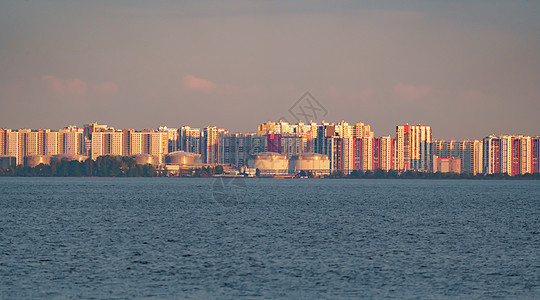 日落Vasilievsky岛Neva河岸堤岸的住宅区全景运输建筑物奢华不动产项目海湾海滩景观住宅图片