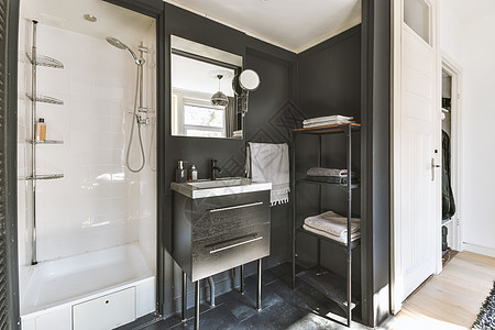 现代黑白两种颜色的露天洗手间卫生住宅陶瓷毛巾卫生间黑色房间住房窗户肥皂图片