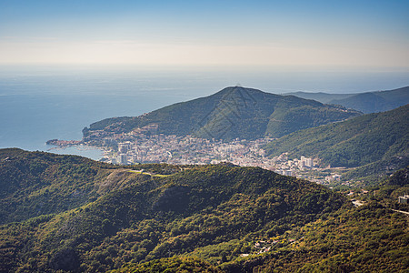 黑山布德瓦市的全景 从山区到亚得里亚海的美丽景色蓝色闲暇松树街道海滩休息海岸游客旅行建筑学图片