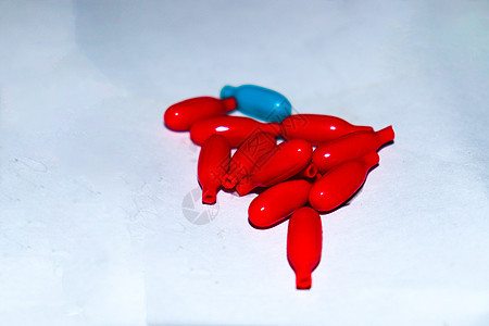 红色维他命一盒胶囊卫生反抗治疗止痛药食物插图制药药品科学宽慰图片