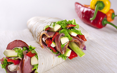 鱼肉沙拉健康沙拉托蒂拉包装沙拉黄瓜美食盘子面包食物熏肉胡椒午餐早餐背景