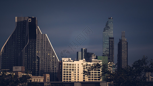曼谷现代办公大楼高楼 曼谷市市区日落之夜共居区泰国曼谷的空中观景情况建筑旅行场景蓝色全景艺术街道商业旅游粉红色图片