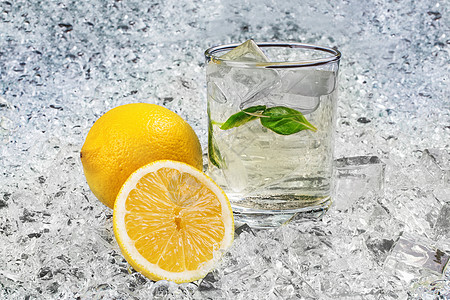 新鲜柠檬水果汁食物水果酒精奶油薄荷玻璃照片派对饮料图片