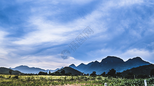 山地景观和草原 泰国普拉丘布凯雷汗的山地景观图片
