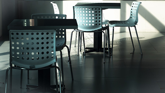 桌椅家具设置在咖啡店 餐桌座椅 简约自然美设计 立场不同 没有人在店里 营业时间开放概念想法 福利及工作时间图片