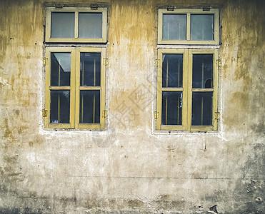 古老的旧式房屋旧时装设计窗口 在锈漆混凝土壁背景上具有经典风光用橙色涂有钢油漆的玻璃窗石头黄色墙纸木头古董框架绿色橙子玻璃房子图片