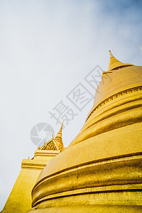 泰国曼谷Phra Kaew山地标 黄昏时有粉红天空寺庙宝塔历史艺术旅行宗教吸引力蓝色雕像文化图片