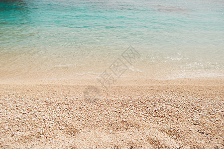 热带无用的热带沙滩沙沙和蓝色海洋水复制空间图片