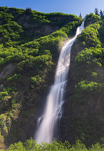 基斯通峡谷Bridal Veil瀑布的戏剧性瀑布通道风景目的地荒野峡谷冒险森林新娘面纱梯形图片