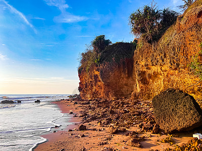 红悬崖海滩或泰国春川奥洪沙湾的Pha Daeng悬崖季节岩石热带海岸海滩假期天空支撑砂岩图片