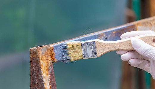 用灰色的油漆漆铁框承包商职业男人工人栅栏画家装潢工作工具绘画图片