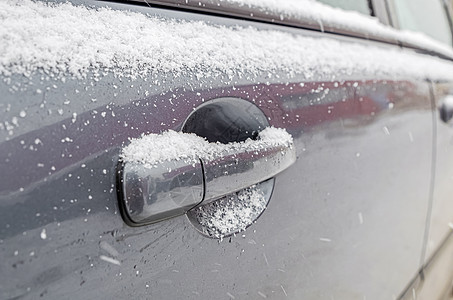 雪中的车门把手 第一场雪 下雪 意想不到的雪图片