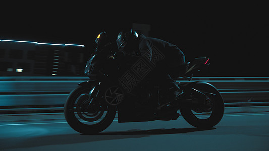 一个人晚上骑着运动摩托车穿过城市 在城里过夜速度交通自行车男人头盔旅行车辆乐趣车轮发动机图片