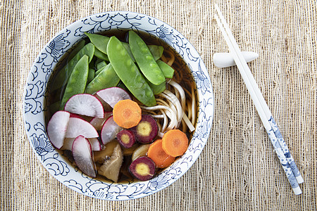 新鲜的爱德美豆豆美食营养彩虹甜豆筷子蔬菜食物面条萝卜图片