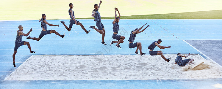 一个健康的男运动员在沙坑中跳跃参加跳远比赛的序列 专业运动员或田径运动员在跳远或三级跳远尝试中是一项竞技体育赛事或训练图片