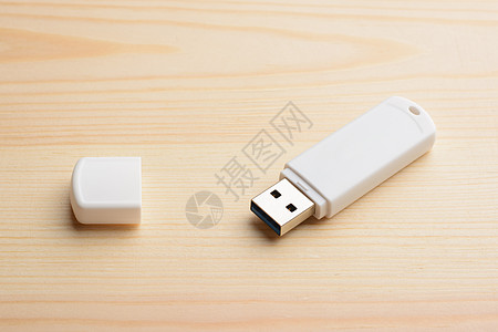 USB 粘在桌上港口钥匙工作卡片usb店铺木头桌子笔记本技术图片