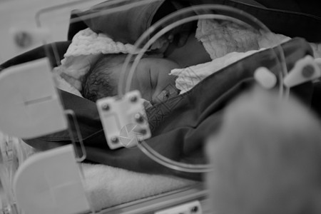 出生在生命的最初几分钟里女儿医疗孩子妈妈家庭母性生活母亲婴儿童年图片