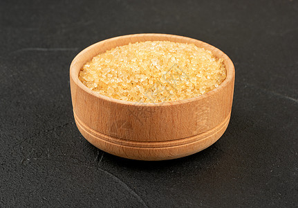 碗中的棕色糖颗粒状水晶去角质营养勺子宏观厨房石头盘子饮食图片