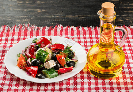 新鲜希腊沙拉蔬菜叶子黄瓜桌子午餐美食胡椒洋葱绿色食物图片