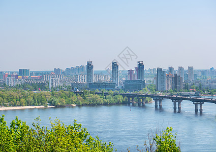 基辅帕顿桥建筑学景观全景地标银行城市反射建筑蓝色天际图片