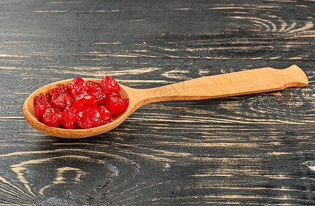 勺子中的干樱桃团体烹饪宏观红色营养甜点小吃食物美食桌子图片