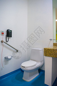 一间医院房间里的浴室碎片 是的情况扶手老年壁橱厕所护理洗手间民众安全淋浴图片