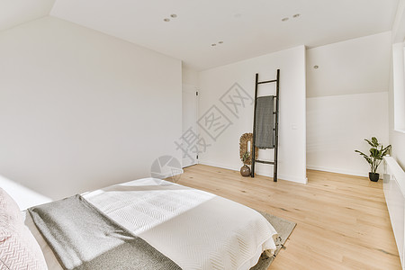 Mansard卧室 室内设计最小型设计房子房间窗户复折天花板白色建筑学装饰地毯住房图片