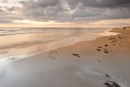 美丽的海滩和海洋 美丽的日落照片在海滩 海岸和海洋图片