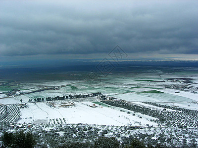 冬日的雪地风景季节花园薄片石头木头岩石旅行大风运动天堂图片