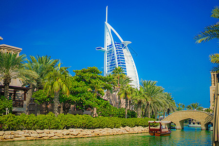 阿拉伯和蓝天空阿拉伯联合酋长国迪拜观光天空景点旅行旅游蓝天酒店热带图片