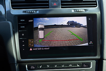 汽车倒车系统的后视监视器 汽车显示屏和后视摄像头 车内停车助手 现代汽车中的视频停车系统 汽车安全技术装备图片