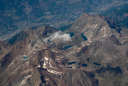 意大利奥斯塔谷的空中航向气候白色冰川联盟山脉山谷气候变化全球图片