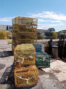 渔村的龙虾陷阱假期吸引力海岸线旅行村庄海湾钓鱼码头游客海岸图片