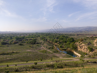 Kahetia 格鲁吉亚山区和田地景观天空远足山脉假期游客旅游旅行生态场地绿色图片