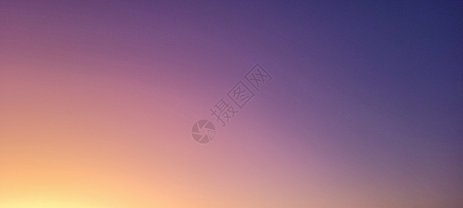 紫色和梯度背景 在天空中蓝色广告框架气氛坡度天堂乡村天气插图商业图片
