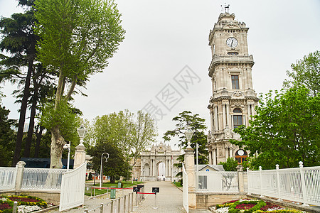 土耳其伊斯坦布尔多尔马巴赫宫领土内的时钟铁塔Clock Tower拨号旅游吸引力旅行文化城市建筑路线小时首都图片