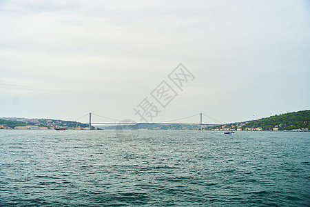 Bosphorus海峡 从土耳其伊斯坦布尔远洋对Bosphorus大桥的观察图片
