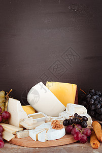 法国葡萄配葡萄的奶酪板美食小吃奢华山羊水果木头产品文化作品盘子背景
