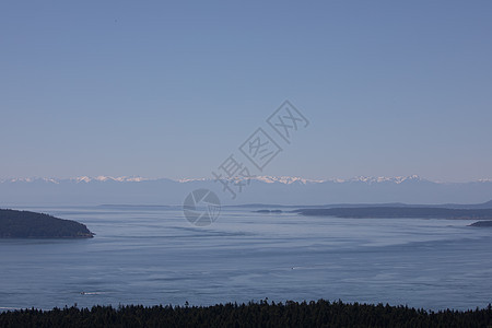 不列颠哥伦比亚温哥华岛Pender岛Pender岛的Poetes湾对海洋和海岸线的景象图片