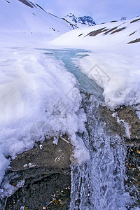 挪威特里格哈姆纳湾雪瀑布图片