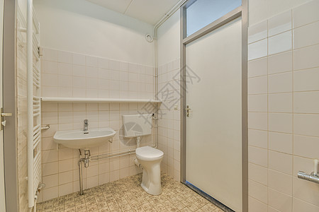 使用小水池简便的厕所褐色财产公寓卫生间地面卫生角落住宅房子白色图片