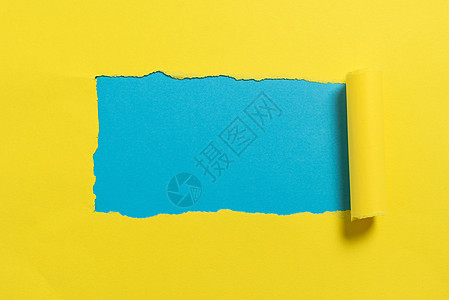 重要信息写在撕开的纸下 撕破便条纸下的重要公告 撕裂工作表下方显示的关键数据材料羊皮纸创造力纸盒色彩教育床单建筑墙纸纸板图片